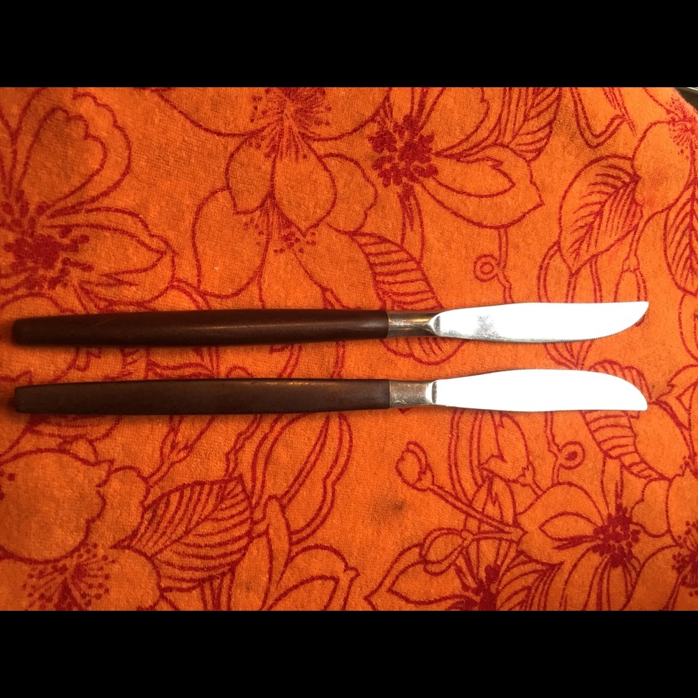 2 Vtg Ekco Eterna Canoe Muffin Dinner Spoons